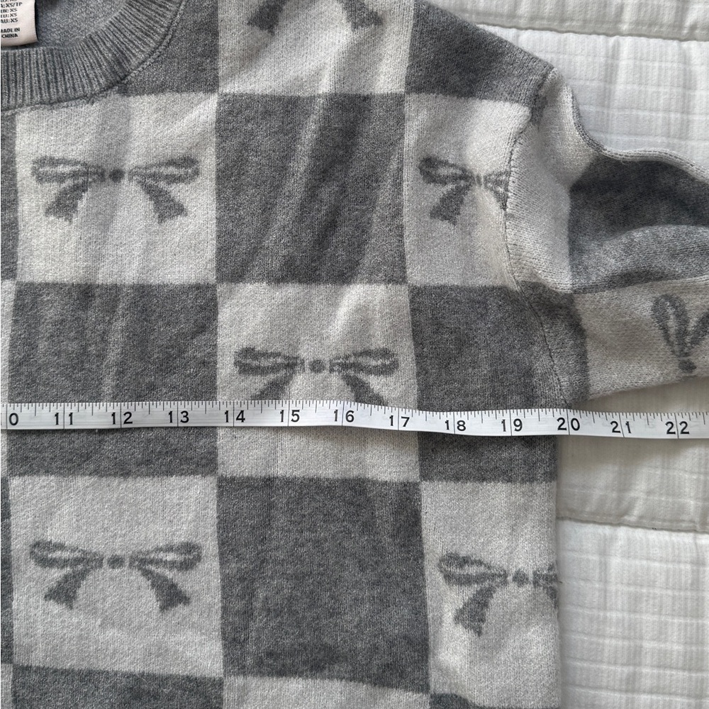 Sincerely Jules cropped grey and white checkered bow sweater, size XS - Picture 4 of 7